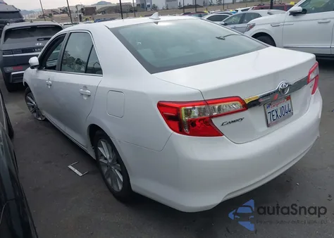 2014 Toyota Camry Xle z USA, uszkodzony, nr VIN 4T1BF1FK4EU768873